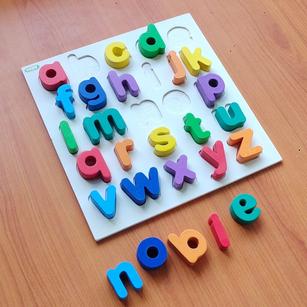 Puzzle chunky Alphabet Huruf Kecil — mainan kayu edukatif Nobie Toys